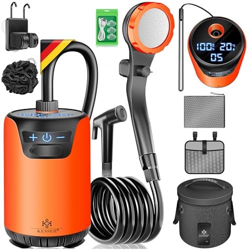 KESSER® Douche solaire de camping avec pompe et batterie rechargeable 8000 mAh | Kit de douche de camping avec pommeau de douche réglable, tuyau de 2 m, pistolet pulvérisateur, support et réservoir
