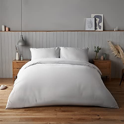 Silentnight Supersoft Duvet Set - Cosy & Comfortable Delicate Touch - Luxurious Easy Care Microfibre with Button Fastening - Stylish & Modern Duvet Quilt Cover + Pillowcase Bed Set, Single, Wjite