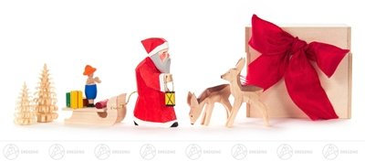 Rudolphs Schatzkiste Schnitzerei Weihnachtsmann mit Schlitten und Rehen geschnitzt, in Geschenkbox Höhe ca 6,5 cm NEU Erzgebirge Weihnachtsfigur Holzfigur