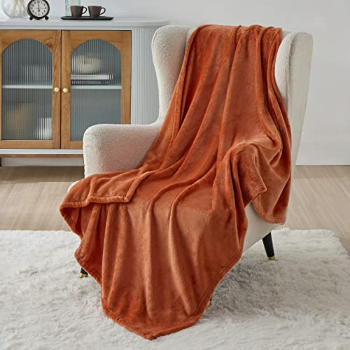 Bedsure Plaid Couverture Polaire Douillette - Plaid Polaire Douce et Chaude 130 x150 cm, Couverture de Canapé, Jeté de Canapé en Flanelle, Orange