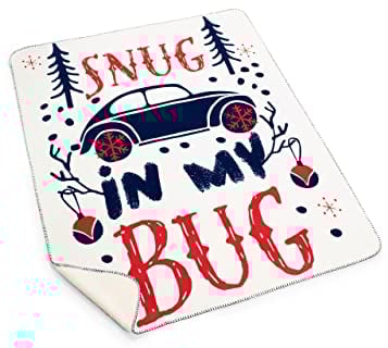 Volkswagen 1H4084503 Kuscheldecke mit VW Käfer Motiv, Snug in My Bug, Flauschige Microfleece Reisedecke, 150 x 130 cm, Blau, Creme, Rot