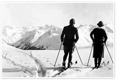 Posterlounge Zwei Skifahrer bewundern die Aussicht Poster | 30 x 20 cm von Vintage Ski Collection Wandbilder Wanddeko