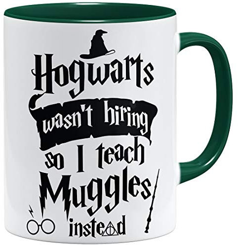 OM3® Hogwarts wasn't hiring so I teach muggles instead Kaffee-Tasse | Keramik Becher | 11oz 325ml | Beidseitig Bedruckt | Grün