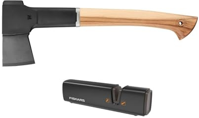 Fiskars Presentset - Universalyxa (44,5 cm, Kolstål & FSC-trä) + Yxslip