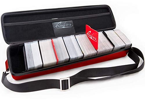 Quiver Time Red Quiver Card Carrying Case - Spielkartenetui Halter für Sammelkarten, MTG Karten Aufbewahrungstasche Deck Box Kartenetui (+Handgelenk & Schultergurt, Trennwände + 100 Apollo)