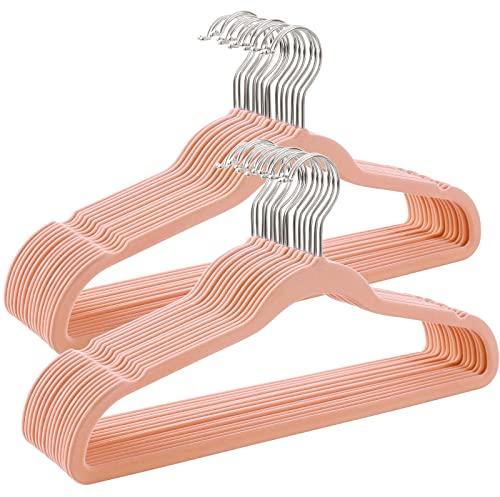 SONGMICS Grucce Appendiabiti in Velluto, 30 Pezzi, Salvaspazio e Antiscivolo, Gancio Girevole a 360°, Spesso 0,6 cm, Largo 41,5 cm, Cappotti Pantaloni, Rosa Chiaro e Argento CRF26PK