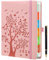 Day by Day 2026 A5 Tageskalender – 1 Tag pro Seite – Tagesplaner, Terminkalender, Buchkalender, Jahresplaner von Januar bis Dezember, mit bunten Monats-Tabs, Sandbeige, inklusive Stift.