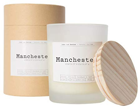 Lumaland Luma Lab City Memories Duftkerze Manchester - aus 100% veganem Sojawachs - nachhaltig, stilvoll - Kerze im Glas - Fresh Fruity - Aroma & Entspannung