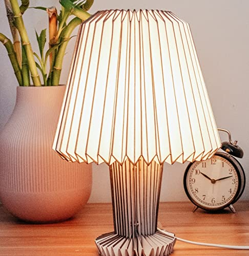 hellum Tischlampe mit Design Papier Lampenschirm, weiß mit Streifenmust Faltbar Papierschirm mit LED Glühbirne. Deko Tischleuchte mit 1,5m Weiß Kabel mit Stecker mit Schalter, E14, Höhe 33 cm 578423