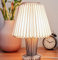 hellum Tischlampe mit Design Papier Lampenschirm, weiß mit Streifenmust Faltbar Papierschirm mit LED Glühbirne. Deko Tischleuchte mit 1,5m Weiß Kabel mit Stecker mit Schalter, E14, Höhe 33 cm 578423