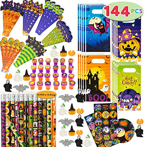 JOYIN 144pcs sortiertes Halloween-Themen-Briefpapier für Kinder, Geschenkset für Süßes und Saures, Mitbringsel, Spielzeug, einschließlich Halloween-Bleistiften, Stempeln in Süßes oder Saures-Beuteln