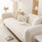 Plüsch Sofabezug rutschfeste Couch Überzug 2024 Neue Universelle Sofaschoner, Superweiche SofaÜberwurf aus Kunstpelz für Wohnzimmer L Form 1/2/3/4 Sitzer Sofa Überzug Ecksofa U Form, Beige-70 * 70cm