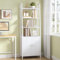 HEXCELEN Librería de 6 Niveles con Puertas, Estantería Vertical de Escalera, Estantería con 4 Estantes Abiertos, Marco de Acero, Estantes Ajustables, para Salón, Dormitorio, Moderno, Blanco