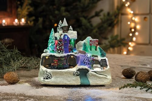 hellum LED Weihnachtsdorf mit Zug, Weihnachtsdorf mit Beleuchtung im Fiberoptikstil, batteriebetriebene Stadt mit RGB Beleuchtung (3xAA Nicht inkl.), Weihnachtsdeko innen 22x14x19cm 152586