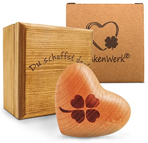 FunkenWerk® Handschmeichler-Set | Kirschholz Herz mit Kleeblatt | Glücksengel Schutzengel, Glück Geschenk Talisman Motivation, Herzensgeschenk zur Prüfung Auto (Du schaffst das!)
