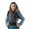 Isara The One Baby Carrier für Neugeborene ab Geburt (0-4 Jahre) bis 20 kg – mitwachsende Fullbuckle Rucksacktrage - Schnallen ohne Binden – Bauch-, Hüft- & Rückentrage – Babytrage (Graphite Linen)