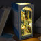 Dzaayediiy DIY Book Nook Kit, 3D Holzpuzzle Bücherregal Einsatz Dekor mit warmem Licht DIY Miniatur Puppenhaus Modellbausatz
