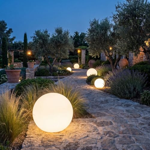 Licht-Erlebnisse Runde Außenleuchte mit Kabel Stecker Ø 20 cm Weiß IP65 E27 2700 K 250 lm LED inklusive robuste Kugelleuchte Garten Außenlampe Terrasse