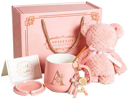 Personalisierte Keramik Tasse mit Buchstabe A & Handtuch Bär Geschenkset, 380ml kaffeetassen Rosa Tasse mit Deckel, Löffel, Schlüsselanhänger A, Karte, Geschenk für Frauen, Mädchen, Freundin