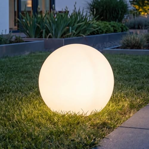 Licht-Erlebnisse Kugelleuchte mit Kabel Stecker Weiß IP65 inkl. E27 LED 2700 K warmweiß Ø 50 cm rund robuste Wegeleuchte Terrasse Außenleuchte Garten