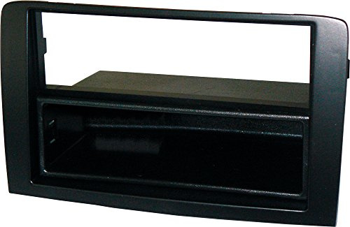 Mascherina autoradio montaggio 1 DIN + connettore antenna + staffe estrazione radio. Colore mascherina: NERO