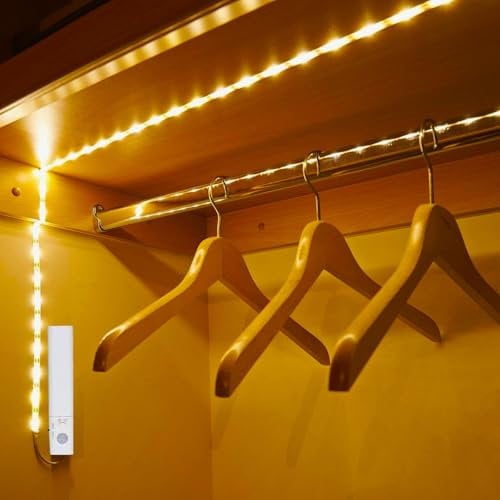 Amagle Luces Led Sensor de Movimiento, 3 Metres Luces Led Cocina Habitacion Pilas, Luz Led Adhesiva Armario Luces con Sensor de Movimiento Interior Tira Regleta Leds Bajo Mueble Blanca Cálida(3000K)