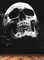 Vlies Tapete XXL Poster Fototapete Totenkopf Totenschädel Skelett Farbe schwarz weiß, Größe 80 x 100 cm selbstklebend