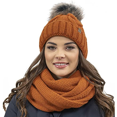 VIVISENCE Trendiger Damen Winter Set Aus Bommelmütze Und Loop-Schal Aus Wärmendem Garn Mit Innenfutter Aus Vlies Perfekte Passform Für Kalte Wintertage Modisches Design, Orange,Einheitsgröße