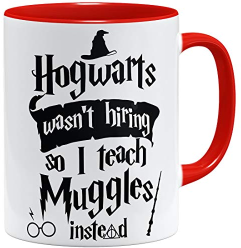 OM3® Hogwarts wasn't hiring so I teach muggles instead Kaffee-Tasse - Keramik Becher - 11oz 325ml - Beidseitig Bedruckt - Rot