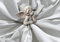 wandmotiv24 Fototapete 3D Effekt Putte Tuch Stein, 400 x 280 cm - selbstklebende Strukturtapete, Wanddeko, Wandbild, Wandtapete, Abstrakt Engel M6099