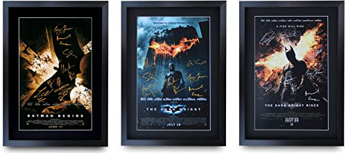 HWC Trading Poster A3 FR The Dark Knight Collection All 3 Christian Bale Gifts stampato con autografo per i fan del film – A3 incorniciato