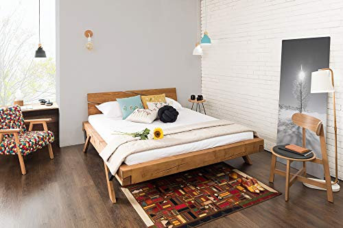 SalesFever Balkenbett SARAH | 200 x 200 cm | massives Holzbett aus Fichte | natürliche Maserung | geölte Oberfläche | geneigtes Kopfteil | Gestell mit Y-Beinen | FSC® 100%