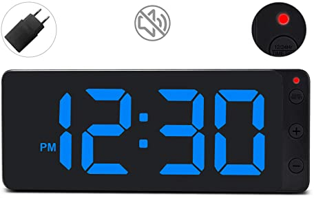 SZELAM Horloge murale numérique avec grand affichage de 10.5, contrôle automatique de la lumière, sans tic-tac, horloge murale numérique LED silencieuse avec chargeur, piles bouton bleu