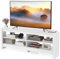 GYMAX Meuble TV d'angle avec Prise de Courant, Banc TV avec 4 Compartiments de Rangement Ouverts, pour Téléviseurs Jusqu'à 65 Pouces, Style Moderne pour Salon, Chambre (Blanc)