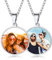 Custom4U Gravierbare Foto Anhänger Halskette für 2 Fotos Edelstahl Rund-Medaillon mit Foto Gravur auf 2 Seiten Memorial Bild Denkmal Anhänger mit Motiven-Gravur in Silber mit 55cm+5cm Kette