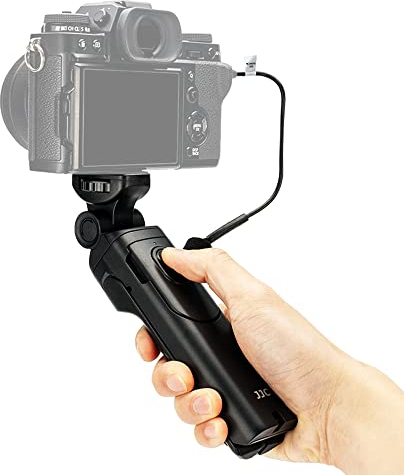 JJC 2-in-1 Handgriff mit kabelloser Fernbedienung für OM System OM-1, Fuji X100VI X-H2S X-S10 X-T4 X-T30II X-T200 GFX 50SII GFX100 GFX 50R, X100V X100F, Ersatz für Fujifilm RR-100 Auslöser