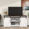 Landhaus TV-Schrank mit 2 Schiebetüren Einstellbare Regale TV Stand Sideboard mit offenen Fächern Lowboard Entertainment Center für 65-Zoll-Fernseher TV Möbel Tisch Weiß