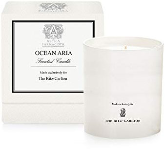 The Ritz-Carlton Duftkerze Ocean Aria von Antica Farmacista – Noten von salzigem Meeresduft und Bergamotte – 255 g