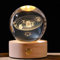 Umikk 3D Kristallkugel Nachtlicht 80mm,USB 3D Sonnensystem Planeten Kristallkugel Nachtlicht Kreative Nachtszene Astronomie LED Ball Lampe,Mit Holzsockel,Geschenk
