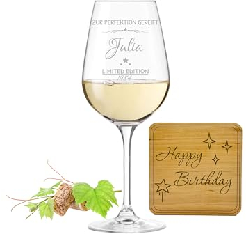 KS Laserdesign SET Leonardo Weinglas mit Gravur zur Perfektion gereift - inkl. Untersetzer Holz | Personalisierte Geschenke Geburtstag Frauen, Männer, Freundin, Geburtstagsgeschenke, Weihnachten