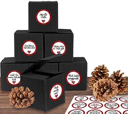 Adventino Adventskalender Set Black & Beauty aus 24 schwarzen Adventsboxen mit 24 weihnachtlichen Zahlenaufklebern „Liebevolle Botschaften“ zum Basteln und Befüllen, 10 cm