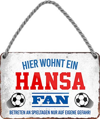 WOGEKA ART Retro Blechschild - Hier wohnt ein Hansa Fan Fußball - witziger Spruch Geschenk-Idee Geburtstag Weihnachten Dekoration 18x12 cm Vintage-Design Hänge-Schild Metall HS591