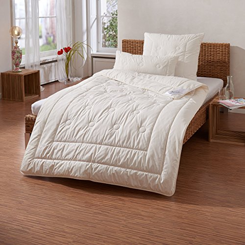 Traumschlaf Merino Zirbendecke Leicht – Sommerbettdecke mit Schurwolle & Zirbenholzspänen – Naturdecke aus KBT Wolle, Baumwollbezug – Made in Germany – 155x220 cm