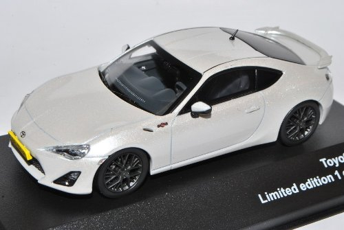 Ixo T*o*y*o*t*a GT86 Coupe Satin Weiss Ab 2012 1/43 J-Collection Modell Auto mit individiuellem Wunschkennzeichen