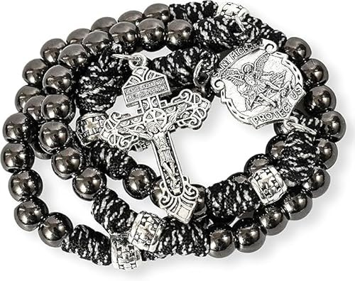 Nazareth Store Paracord Rosenkranz St. Michael, Schwarz | Robuster katholischer Rosenkranz mit 10 mm Perlen und Pardon-Kruzifix, Halskette 53 cm für Herren, im Samtbeutel