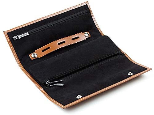 DELMON VARONE - Personalisierbare Schmuckrolle Cambridge Top Grain Leder braun, Schmuckorganizer mit Druckknopfverschluss & Velourfutter für Reisen, Schmucketui mit 3 Reißverschlussfächer & Ringhalter