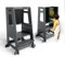 Aomdom Tour d'apprentissage Montessori 3-en-1 avec Tableau Noir - Tour d'aide-Cuisine Ajustable avec Barre de sécurité, escabeau Blanc pour Enfants de 18+ Mois (capacité de 80kg)