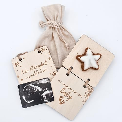 FreudenPost® Schwangerschaftsverkündung Mini-Holzbuch Weihnachten 4 Seiten 7x7 cm - naturbelassenes Lindenholz - Schwangerschaft verkünden - Büchlein mit Gravur - Geschenk Baby ankündigen