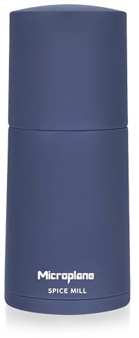 Microplane Gewürzmühle 2in1 – Denim Blau | Manuelle Mühle mit rasiermesserscharfer Edelstahlklinge | Reibt Muskatnuss, Zimt, Tonkabohne, LangenPfeffer, Nüsse & mehr