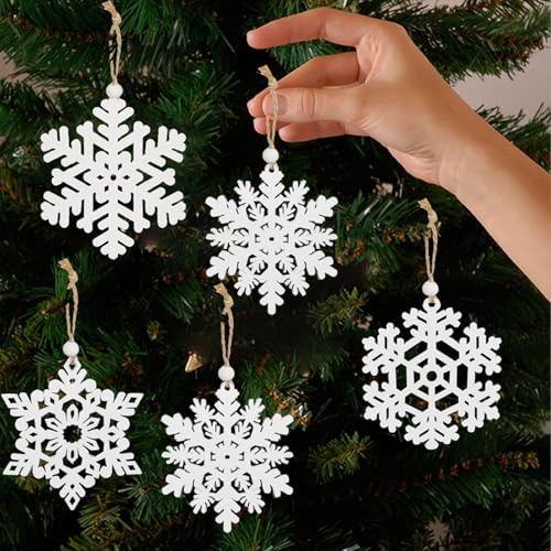 DAHI 32pcs Weiß Schneeflocken Holzanhänger, 4 Design Weihnachtsbaumschmuck Holz Christbaumschmuck Schneeflocken, 7.5cm holzschmuck Weihnachtsbaum für Winterdeko Weihnachtsdeko (Weiß -A)